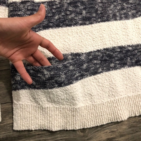 Lou & Grey Ivory /Navy Stripe Knit Sweater Texture - Picture 4 of 10